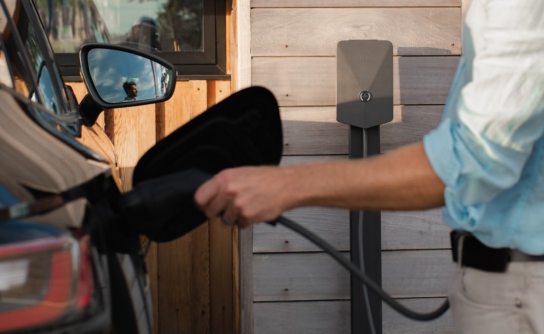 Elektrikli araba şarj istasyonu kurmak 2026’da ne kadara mal olur? (ev + apartman) konusunda görsel