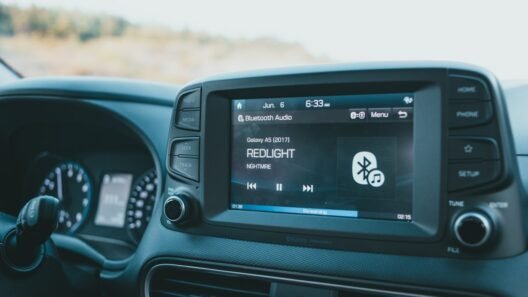1. Bir otomobilin bilgi-eğlence ekranında çalışan Apple CarPlay arayüzü.
